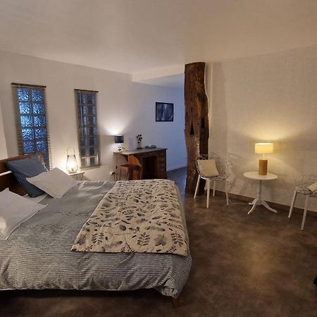 Domaine Le Puits Du Moulin Bed & Breakfast Comberjon Exterior photo