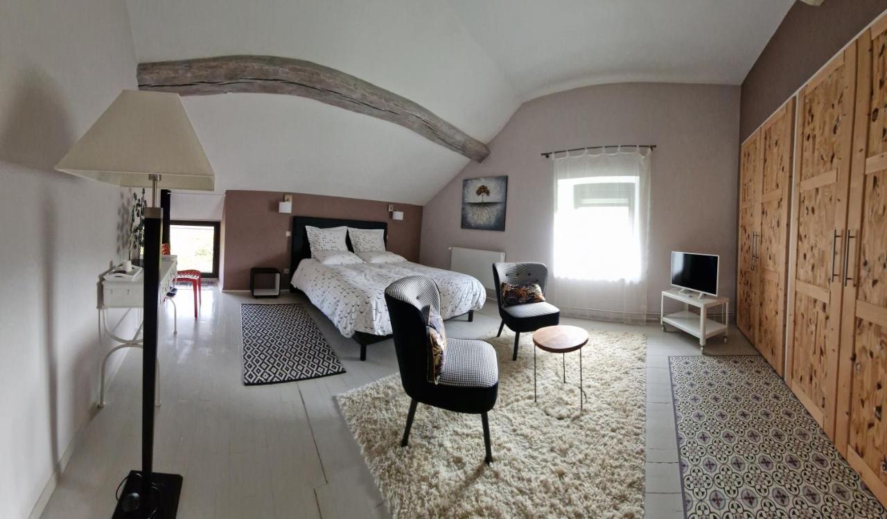 Domaine Le Puits Du Moulin Bed & Breakfast Comberjon Exterior photo